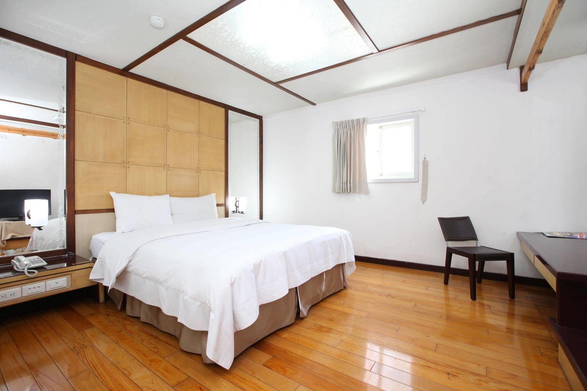享平方文旅 Hotell Douliu Exteriör bild